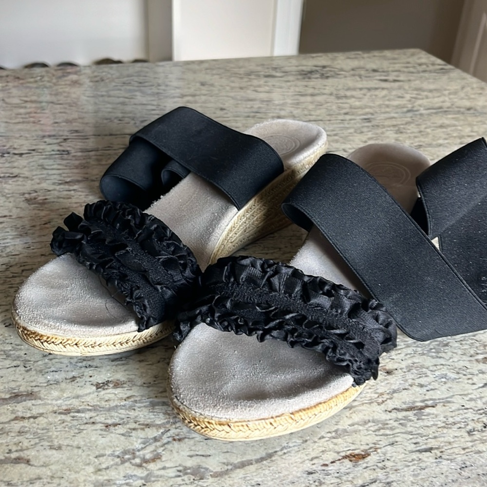 CHARLESTON SHOE COMPANY Carolina Linen Black Wedges
